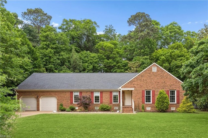 Lovely 3 BR, 3 BA brick ranch in the Heritage Landing section of - Beach Home for sale in Williamsburg, Virginia on Beachhouse.com