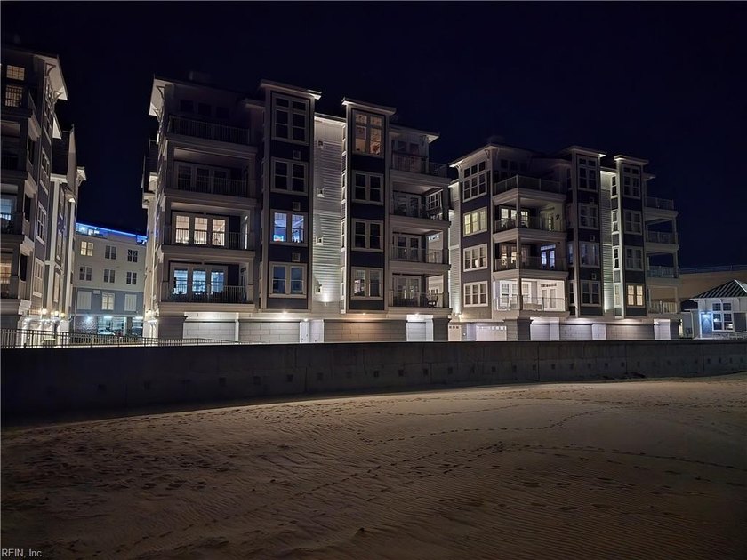Stunning penthouse retreat on the Chesapeake Bay offering an - Beach Townhome/Townhouse for sale in Virginia Beach, Virginia on Beachhouse.com