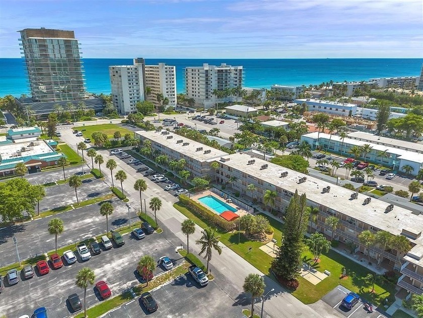 WOW factor, perfect turnkey. Something special, this is an open - Beach Condo for sale in Pompano Beach, Florida on Beachhouse.com