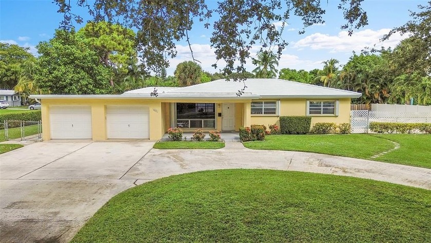 Welcome to your dream home in the desirable Hillsboro Isles of - Beach Home for sale in Lighthouse Point, Florida on Beachhouse.com