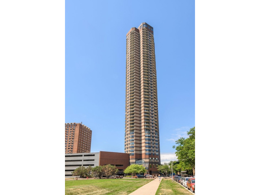 Experience breathtaking, unobstructed views from this high-floor - Beach Condo for sale in Chicago, Illinois on Beachhouse.com