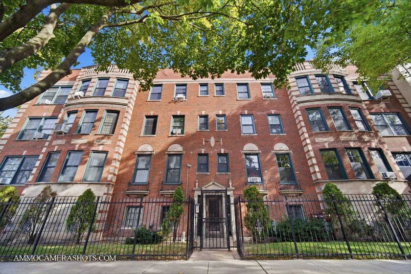 This gorgeous 3-bedroom, 3-bath residence in historic South - Beach Condo for sale in Chicago, Illinois on Beachhouse.com