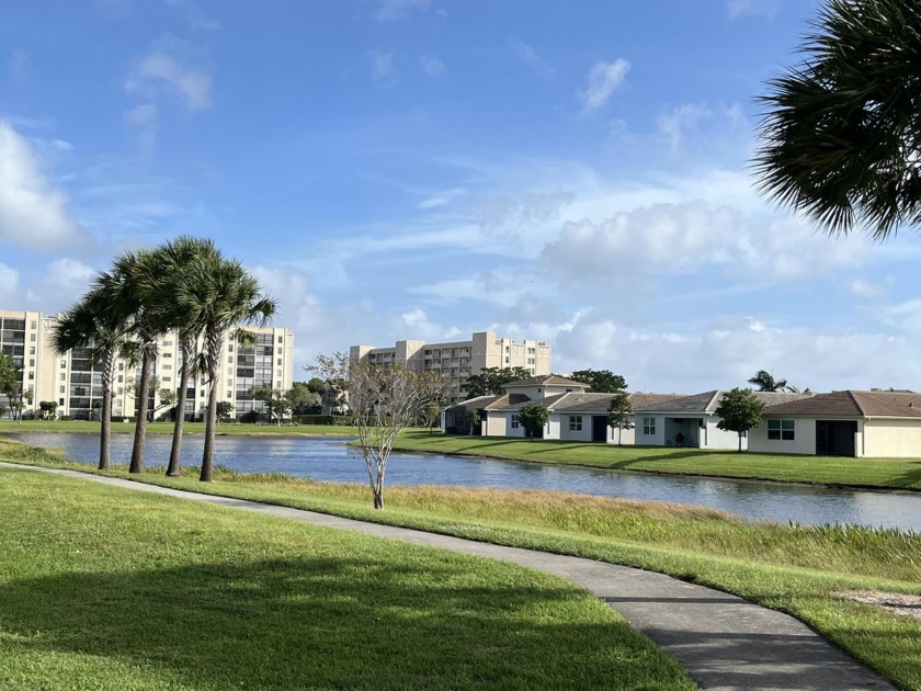 Very clean 2nd floor corner unit in CBS constructed section five - Beach Condo for sale in Delray Beach, Florida on Beachhouse.com