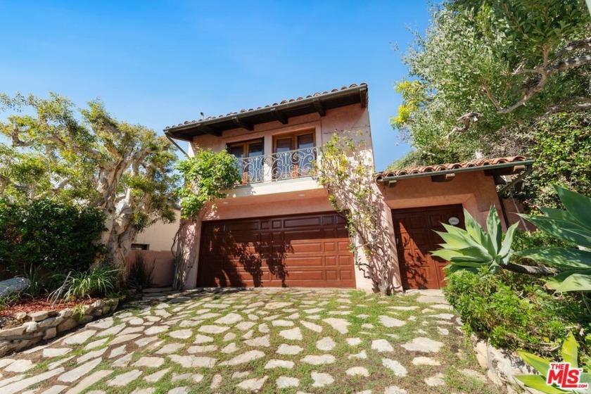 Nestled in the prestigious and private Malibu Colony, this home - Beach Home for sale in Malibu, California on Beachhouse.com