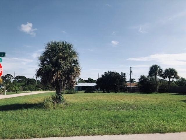 This is the lot you have been waiting for. Build your dream home - Beach Lot for sale in Vero Beach, Florida on Beachhouse.com