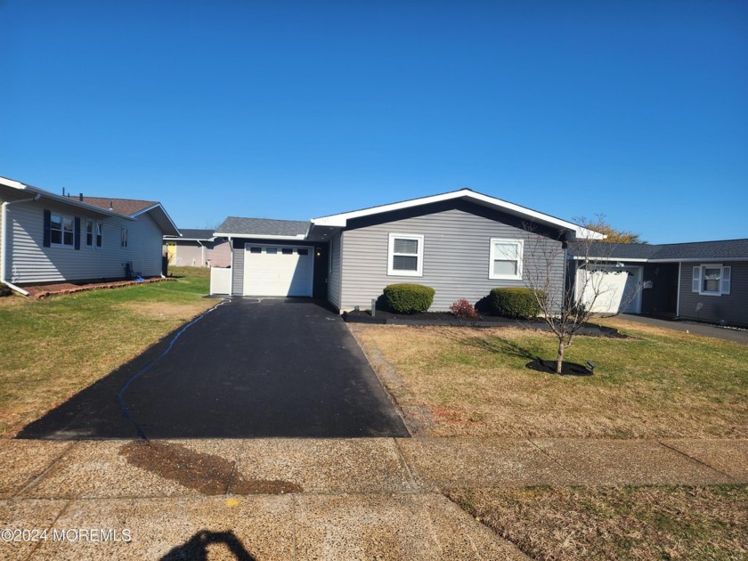 This Cypress model at Greenbriar 1 presents a fantastic - Beach Home for sale in Brick, New Jersey on Beachhouse.com