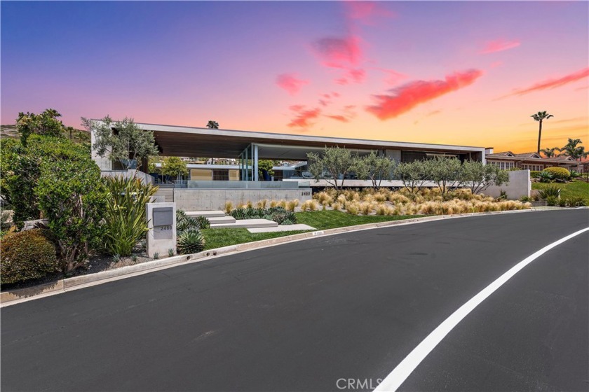 Designed by renowned Horst Architects and prominently positioned - Beach Home for sale in Laguna Beach, California on Beachhouse.com