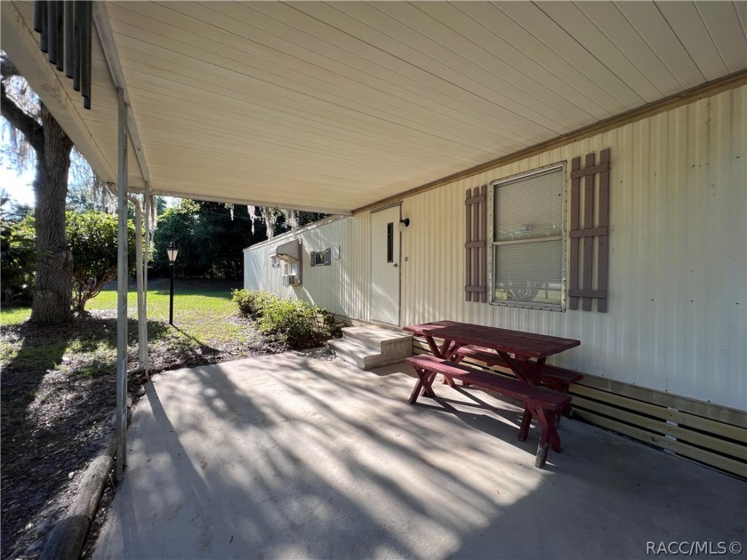 ***Home Warranty, NO HOA 1/2 an ACRE *** This is *Old Florida* - Beach Home for sale in Inglis, Florida on Beachhouse.com