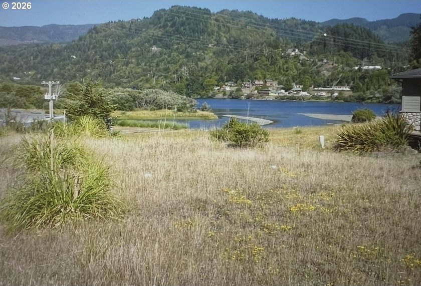 Build your dream home with beautiful Rogue River and bay views - Beach Lot for sale in Gold Beach, Oregon on Beachhouse.com