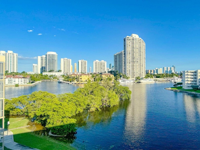 Welcome to the largest 1-bedroom layout in Point East -- a rare - Beach Condo for sale in Aventura, Florida on Beachhouse.com