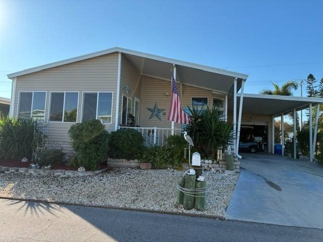 COMPLETELY REMODELED LARGE DOUBLEWIDEON A CORNER LOT IN AN - Beach Home for sale in Palmetto, Florida on Beachhouse.com