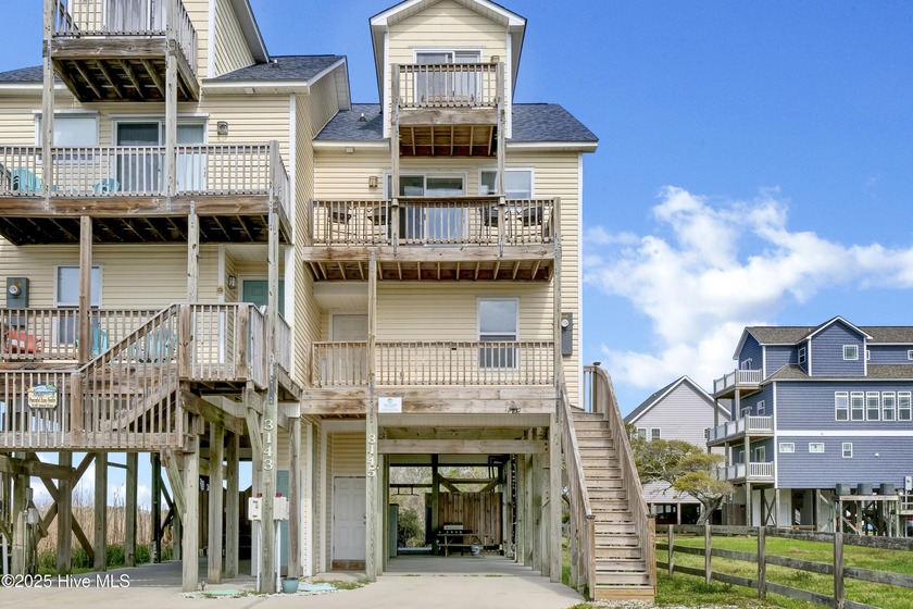 This 3BR/3.5BA townhome offers fresh interior paint, new - Beach Townhome/Townhouse for sale in North Topsail Beach, North Carolina on Beachhouse.com