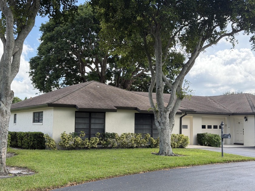 2/2 Villa in desirable 55+ Greentree community! Beautifully - Beach Home for sale in Boynton Beach, Florida on Beachhouse.com