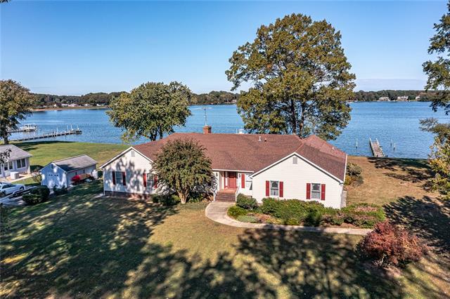 Enjoy incredible views from this 3 bedroom 2 !/2 bath waterfront - Beach Home for sale in Reedville, Virginia on Beachhouse.com