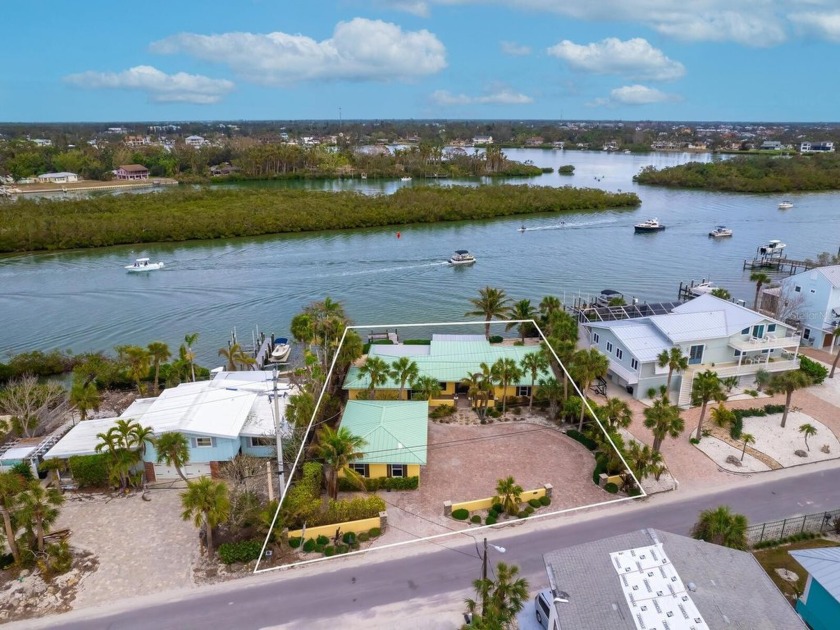 Welcome to Casey Key!  Home that is still on site took about 1 - Beach Lot for sale in Nokomis, Florida on Beachhouse.com