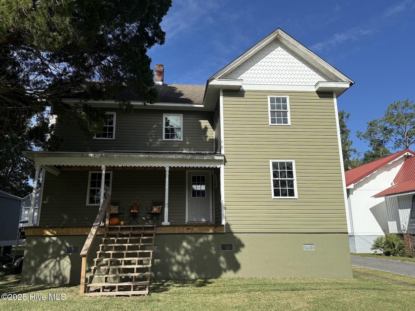 Hey home dreamers and renovation enthusiasts! Looking to put - Beach Home for sale in Belhaven, North Carolina on Beachhouse.com