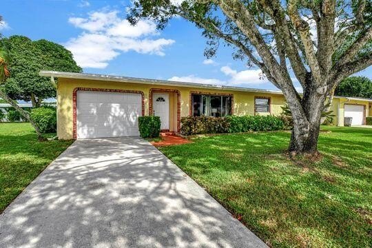 Move right into this spacious 2 Bedroom/2Bath/1 Car Garage - Beach Home for sale in Delray Beach, Florida on Beachhouse.com