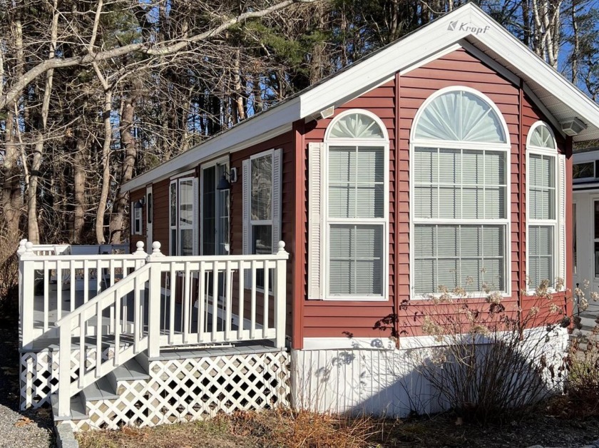 This 2001 Kropf Special Edition 3275ES Custom Park Model had - Beach Home for sale in Wells, Maine on Beachhouse.com