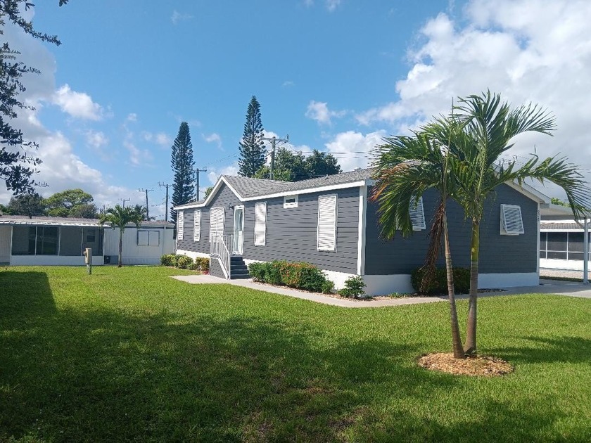 ONE OF A KIND! You OWN the land, no HOA. This 4 bedroom 2 bath - Beach Home for sale in Hobe Sound, Florida on Beachhouse.com