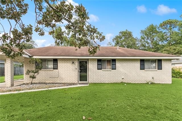 Charming and move-in ready in the heart of Slidell! This - Beach Home for sale in Slidell, Louisiana on Beachhouse.com