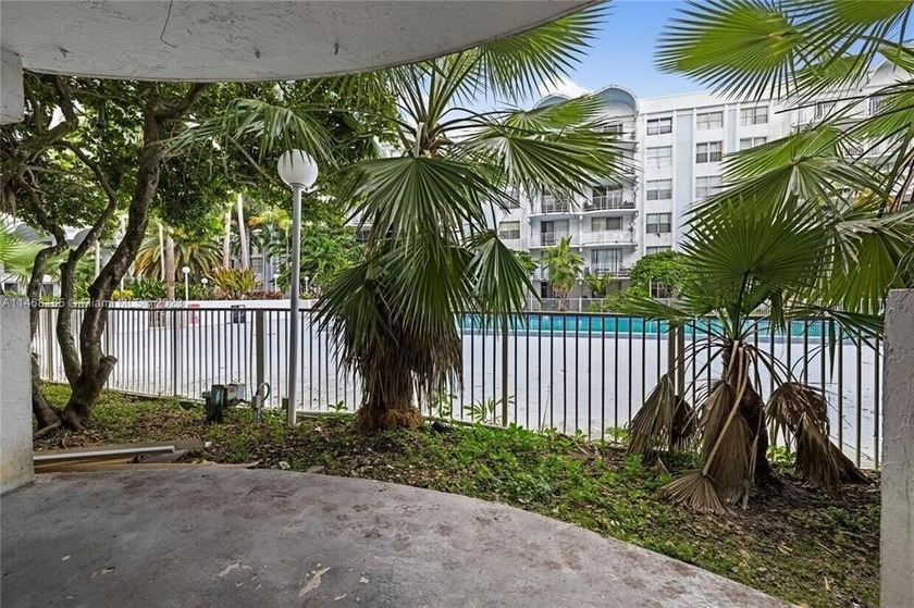 GREAT INVESTORS' OPPORTUNITY! 
Fully renovated first-floor unit - Beach Condo for sale in Miami, Florida on Beachhouse.com