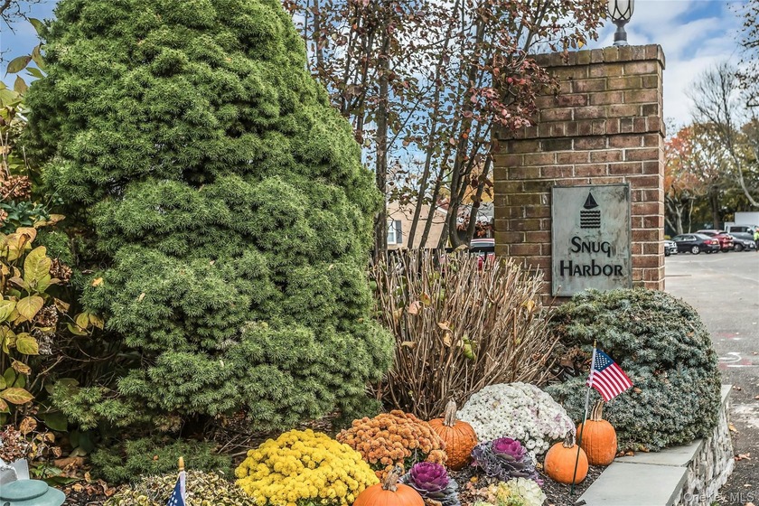 Snug Harbor a well maintained 55+ Adult Community! Warm and - Beach Condo for sale in Amityville, New York on Beachhouse.com