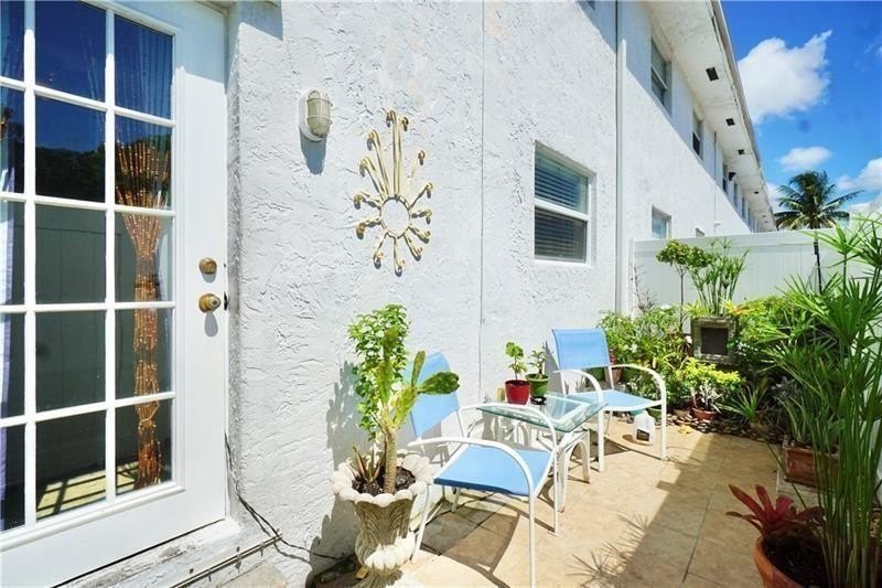 Fantastic location in Fort Lauderdale. Slightly south of Wilton - Beach Condo for sale in Fort Lauderdale, Florida on Beachhouse.com