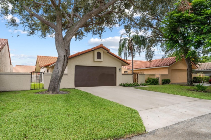 Discover the charm of this updated 3-bedroom, 2-bathroom - Beach Home for sale in Delray Beach, Florida on Beachhouse.com