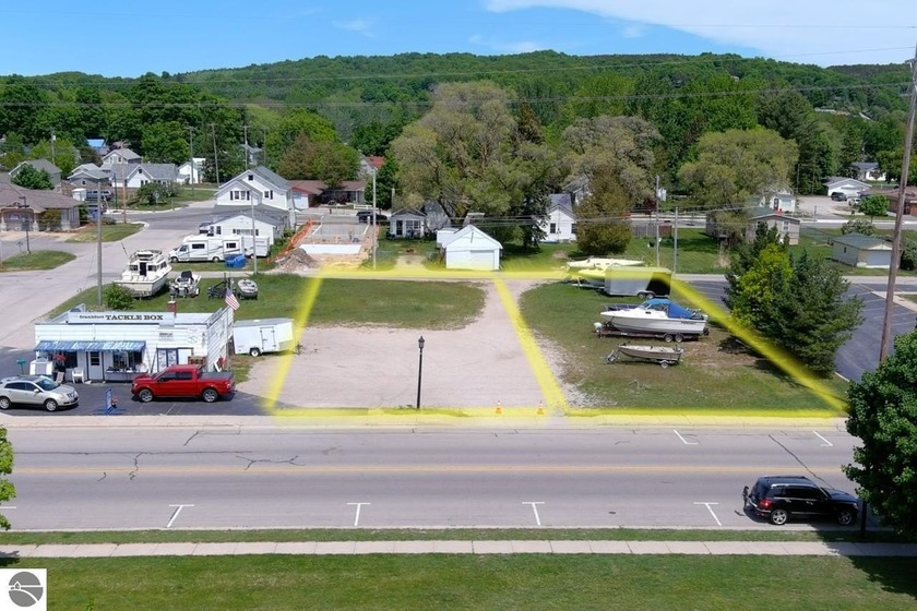 Investors, developers and entrepreneurs. Locate your business - Beach Commercial for sale in Frankfort, Michigan on Beachhouse.com