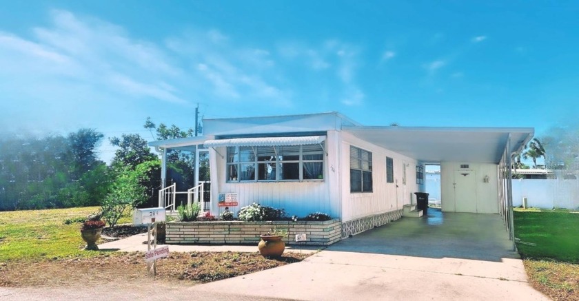 WOW, Check out this home that has a spectacular Waterfront view! - Beach Home for sale in Nokomis, Florida on Beachhouse.com