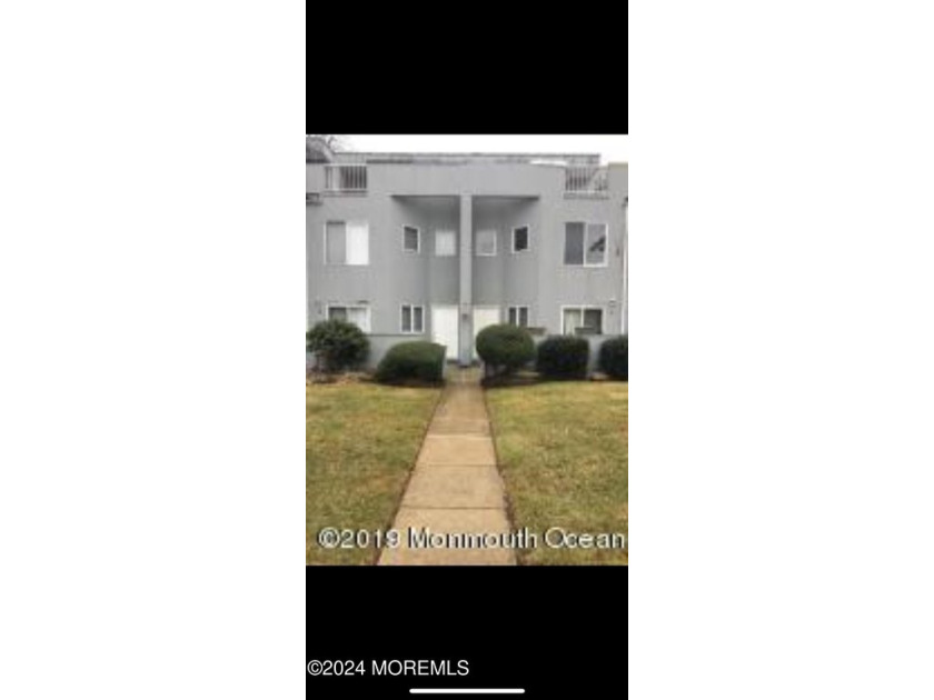 COMFORTABLE END UNIT IN CEDAR GREENS COMPLEX IS LOCATED IN - Beach Condo for sale in Elberon, New Jersey on Beachhouse.com