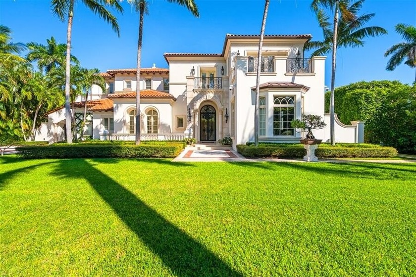 Mastering a mix of classic style and fresh, light ease, this - Beach Home for sale in Delray Beach, Florida on Beachhouse.com