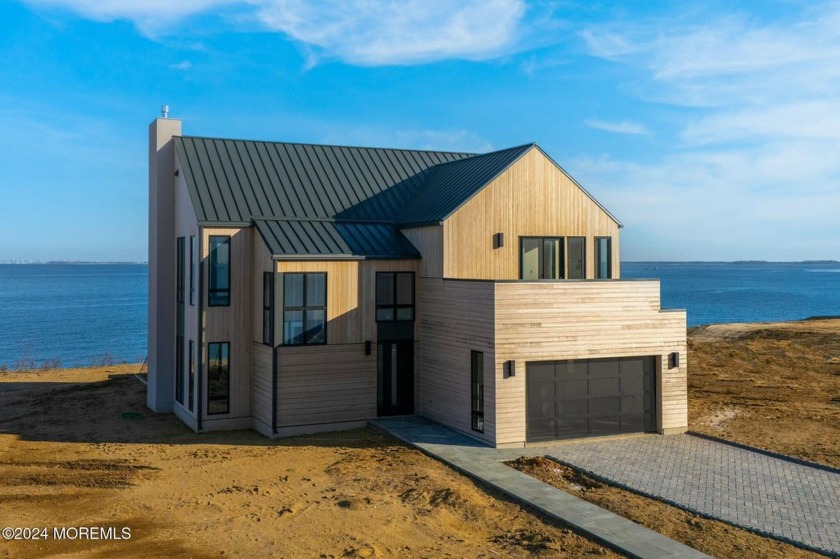 Discover breathtaking, unobstructed panoramic views of the - Beach Home for sale in Atlantic Highlands, New Jersey on Beachhouse.com