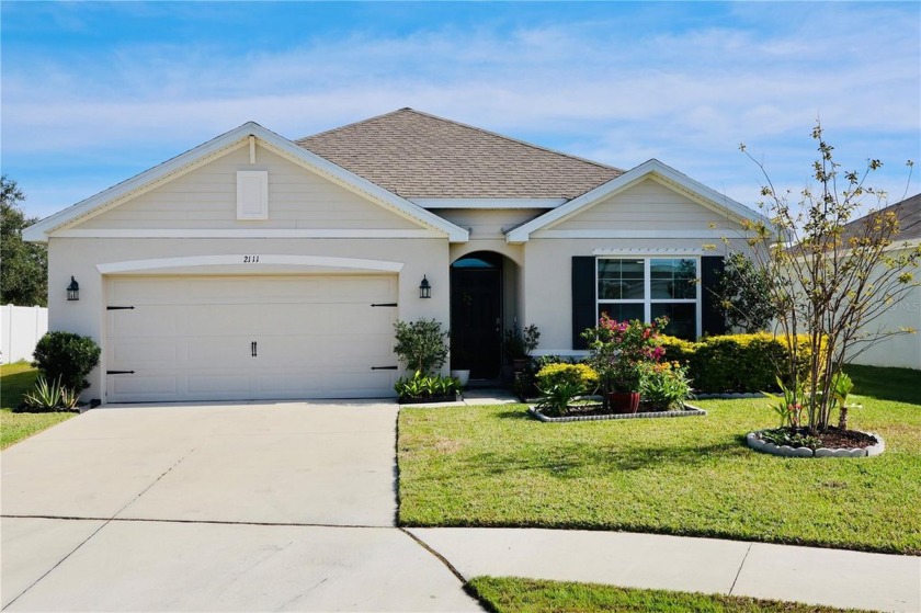 Welcome to this spacious 3-bedroom, 2-bathroom and a Den - Beach Home for sale in Bradenton, Florida on Beachhouse.com