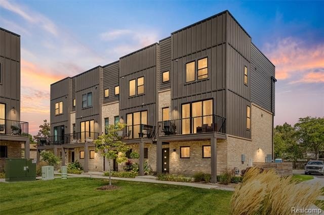 Discover the perfect balance of style and convenience in this - Beach Condo for sale in Detroit, Michigan on Beachhouse.com