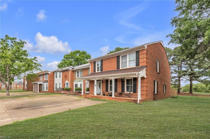 WELL MAINTAINED HOME IN GREAT LOCATION NO HOA FEES IN CYPRESS - Beach Townhome/Townhouse for sale in Virginia Beach, Virginia on Beachhouse.com