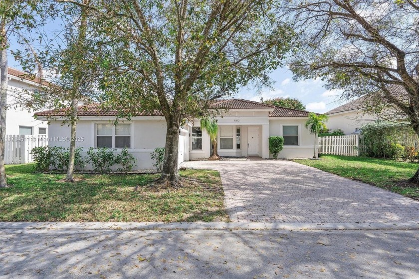 Spectacular fully renovated and fully furnished modern smart - Beach Home for sale in Hollywood, Florida on Beachhouse.com