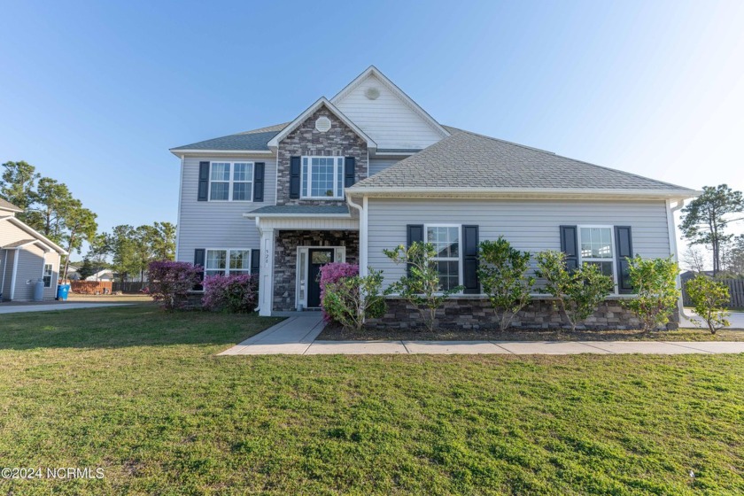This immaculate home located just minutes from the beach and - Beach Home for sale in Sneads Ferry, North Carolina on Beachhouse.com