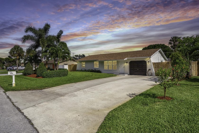 Beautifully renovated 3BR/2BA home situated on a rare double lot - Beach Home for sale in Boynton Beach, Florida on Beachhouse.com