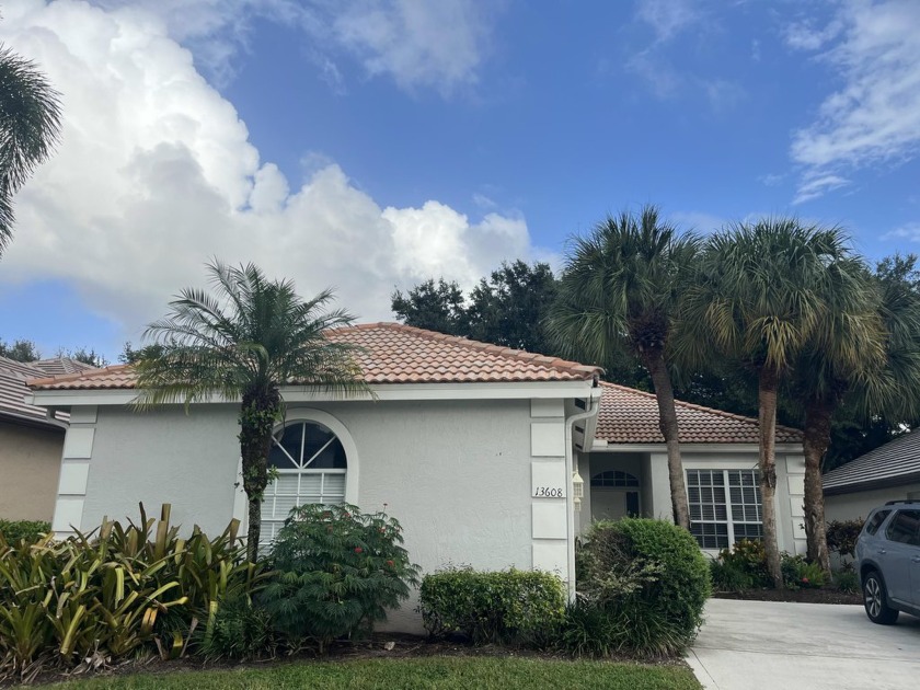 Welcome to this desirable Polo Trace home! Enjoy a - Beach Home for sale in Delray Beach, Florida on Beachhouse.com