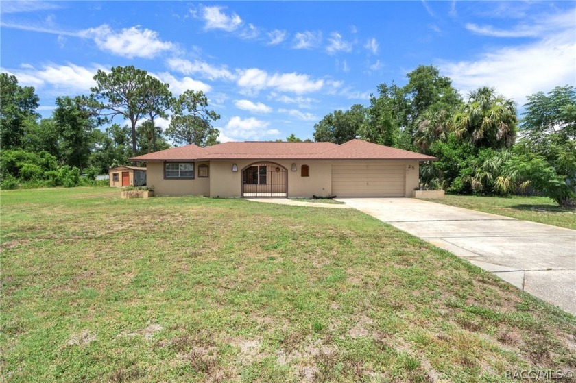 Sellers are MOTIVATED!! Come see this unmistakable home that - Beach Home for sale in Crystal River, Florida on Beachhouse.com