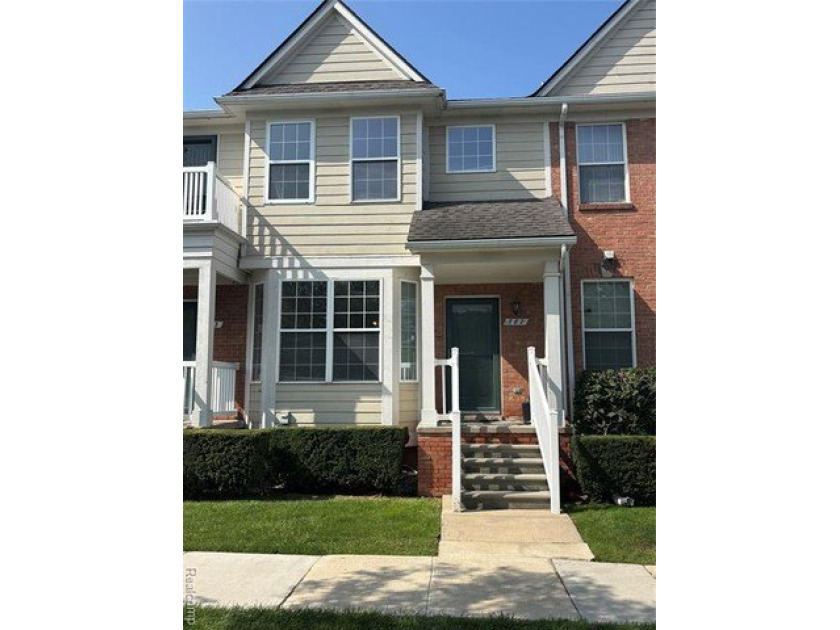 Gorgeous condo in the downtown area with lots of amenities to - Beach Condo for sale in Detroit, Michigan on Beachhouse.com