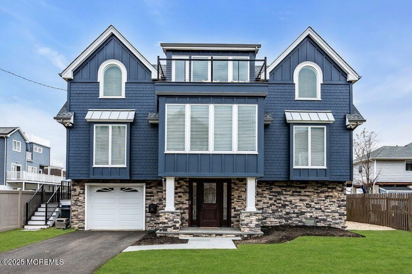 JERSEY SHORE LIVING AT ITS FINEST! RED HOT HIGHLANDS!  RENOVATED - Beach Home for sale in Highlands, New Jersey on Beachhouse.com