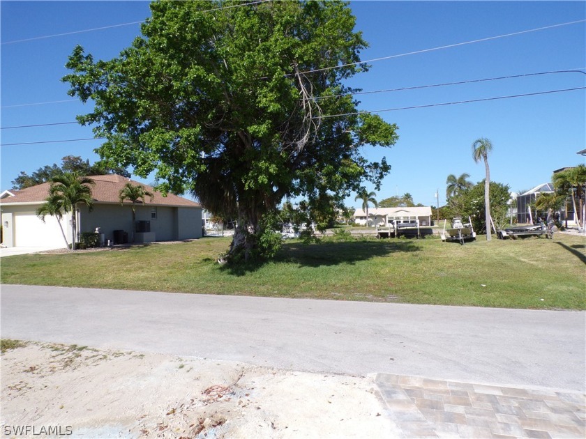 This lot is on a DIRECT ACCESS SAILBOAT CANAL This lot also has - Beach Lot for sale in Punta Gorda, Florida on Beachhouse.com