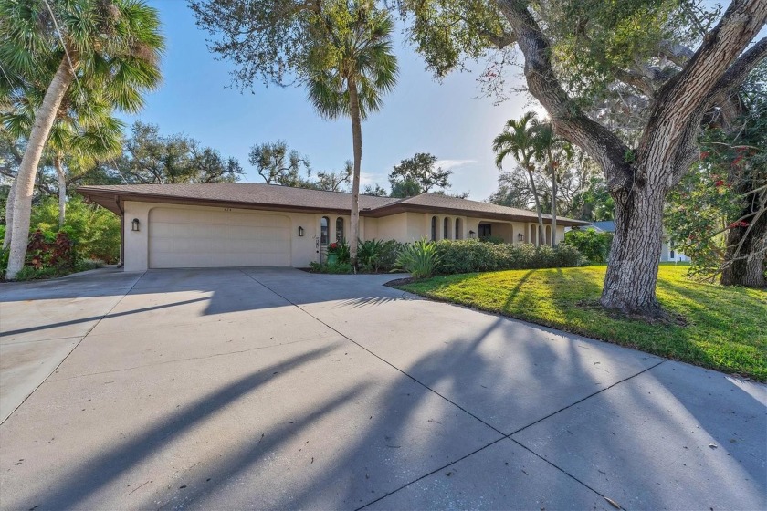 South Venice updated 3 bedroom, 2.5 bath home, with 2 car garage - Beach Home for sale in Venice, Florida on Beachhouse.com
