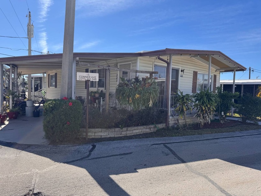 Welcome to Pelican Palms Village, a gated 55+ pet-friendly - Beach Home for sale in St. Petersburg, Florida on Beachhouse.com