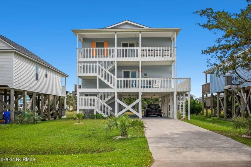 MUST ''SEA''! This 4 bedroom, 2 bath home is only a few steps - Beach Home for sale in Oak Island, North Carolina on Beachhouse.com