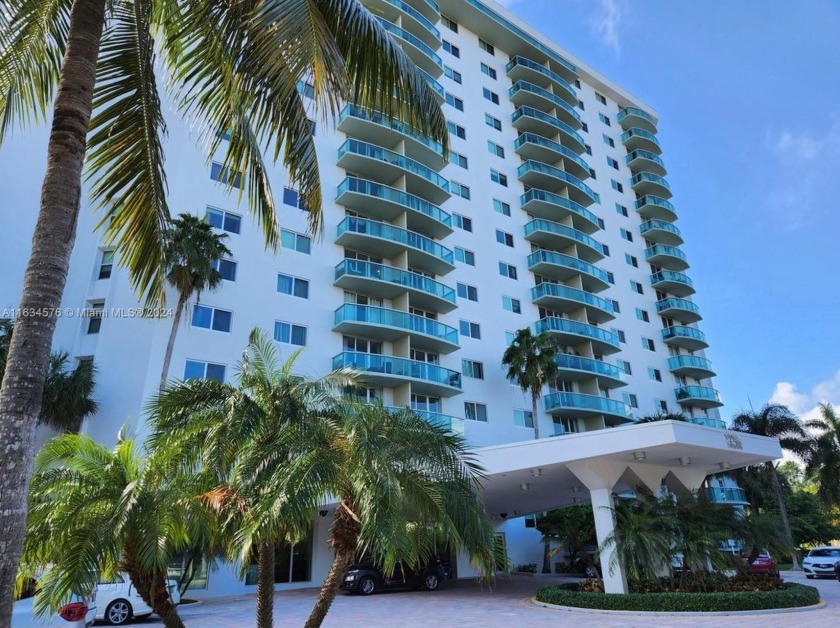 GET IT WHILE IT'S HOT! Priced to sell.... Great 1 br unit just - Beach Condo for sale in Sunny Isles Beach, Florida on Beachhouse.com