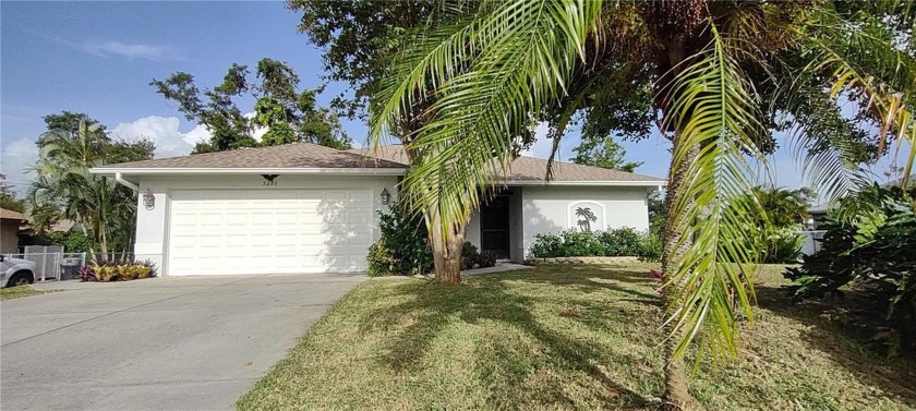 PARADISE FOUND HERE!!!  This amazing 2002 home was made for you - Beach Home for sale in Venice, Florida on Beachhouse.com