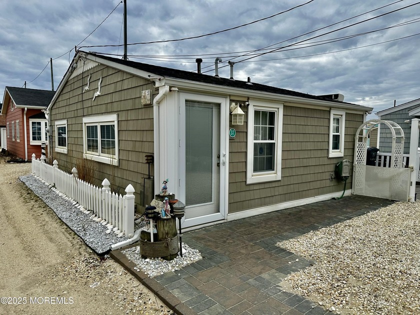 NOT leased land! Fantastic ocean-side location. Updated kitchen - Beach Home for sale in Lavallette, New Jersey on Beachhouse.com